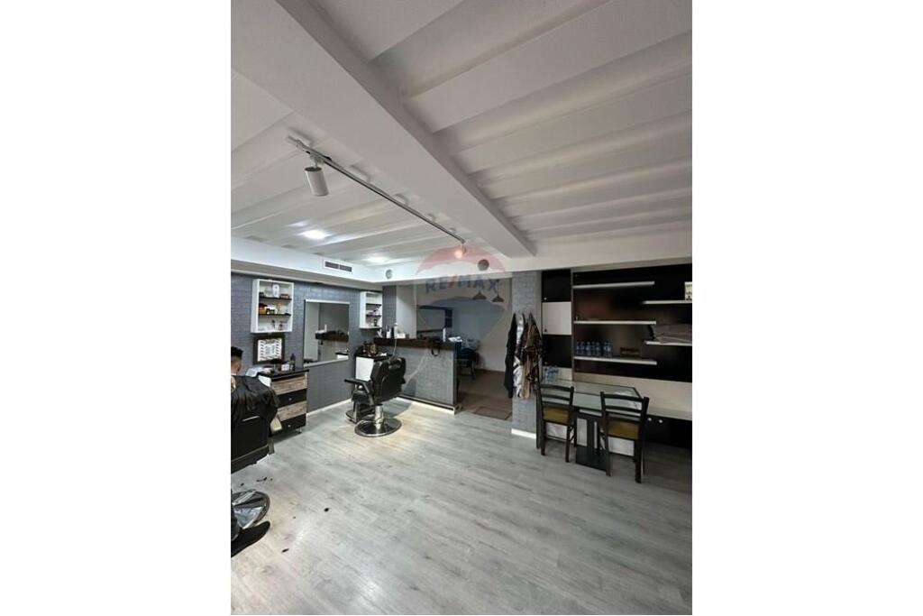 Shitet ambient dyqani ne Myslym Shyri