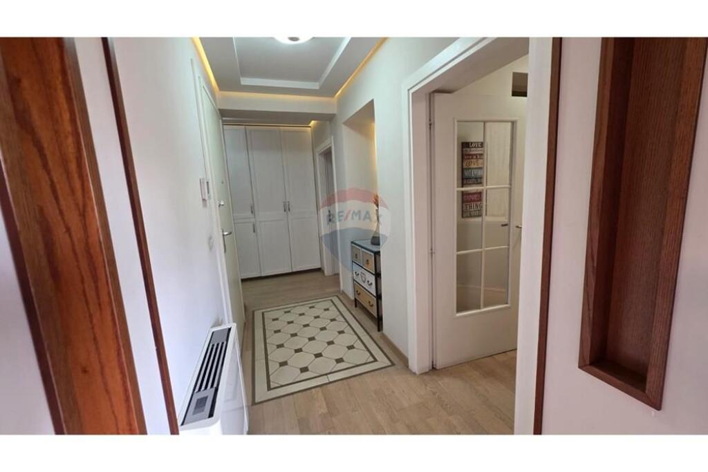 Apartament Luksoz 2+1+ballkon në Zemër të Bllokut