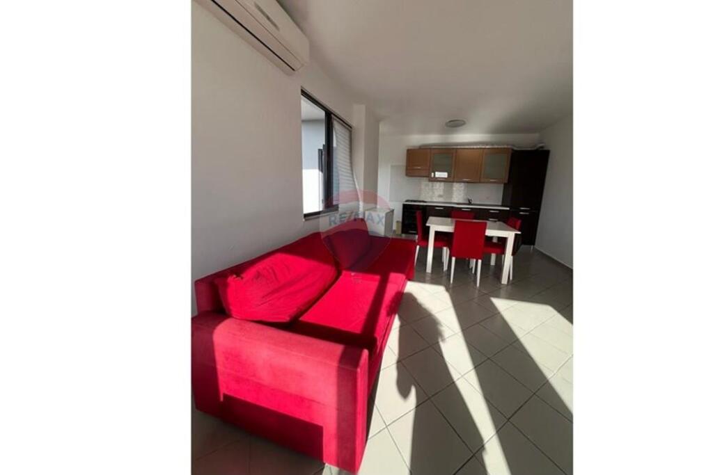 Jepet Apartament me Qira 2+1+2 te Brryli