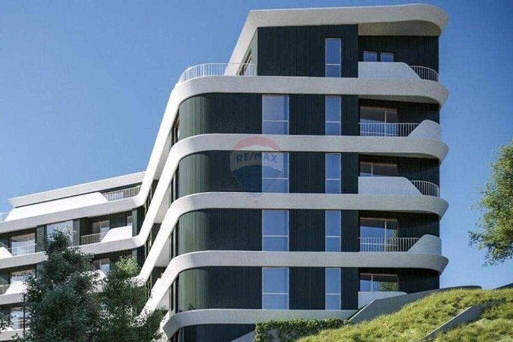 ✅ **Shitet Apartament 2+1+2 – Liqeni i Thatë**