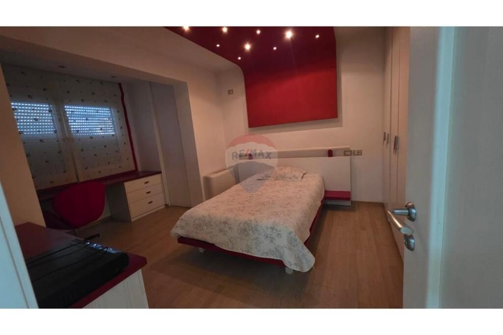 Apartament Luksoz 2+1+ballkon në Zemër të Bllokut