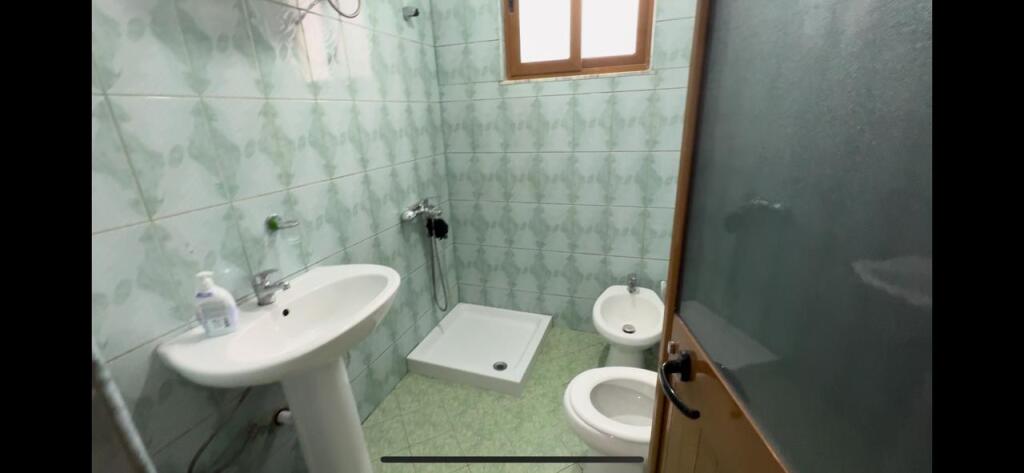 Apartament me Qera, Tirane