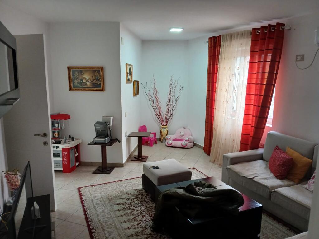 Apartament 2+1 me qera tek Rruga e Kosovarve