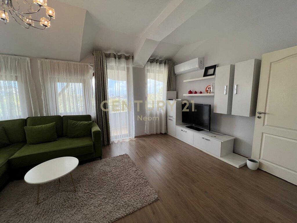 Jepet me qira kat vile 2+1+2 pranë Liqenit të Tiranës