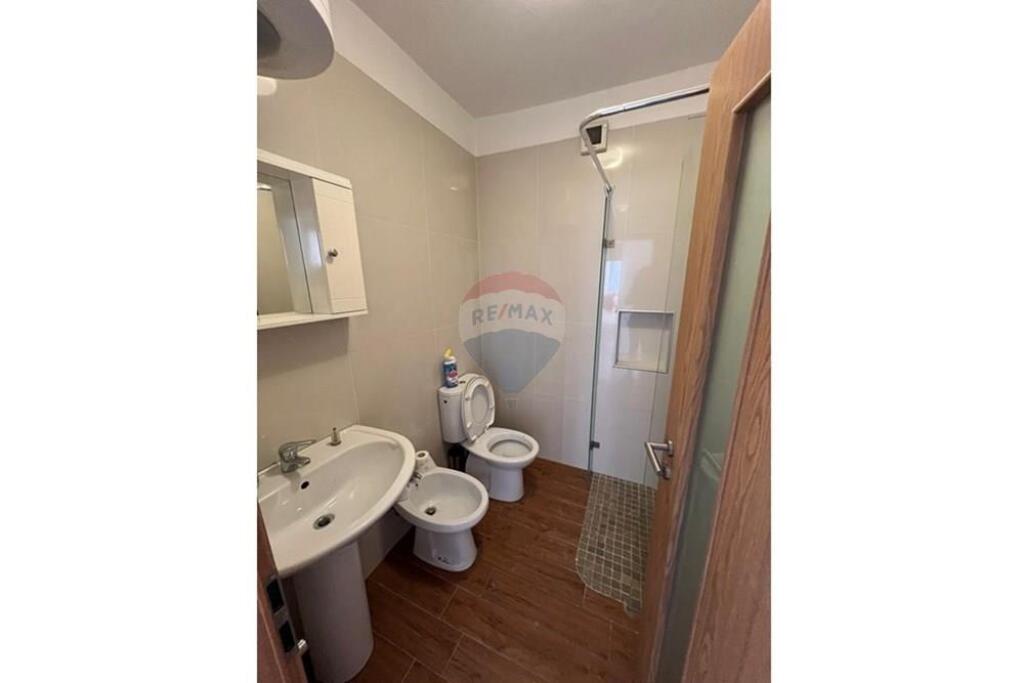 Jepet Apartament me Qira 2+1+2 te Brryli