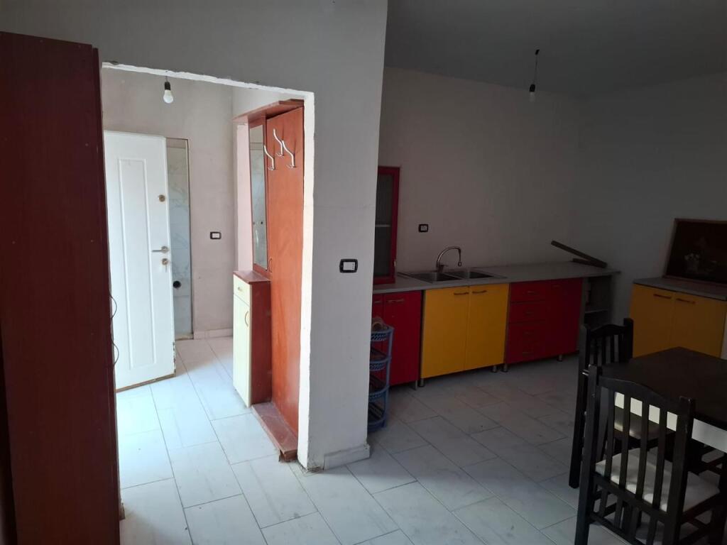 SHITET SHTEPI PRIVATE TEK ZONA E SPITALIT DURRES