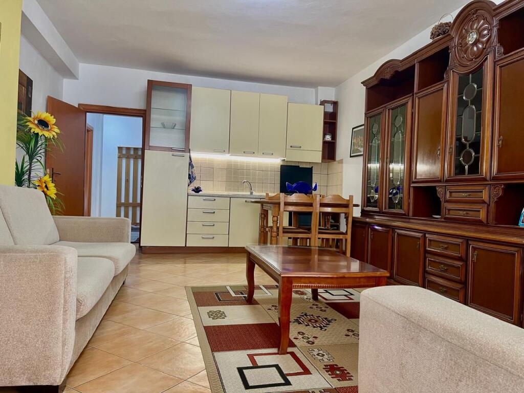JEPET ME QERA APARTAMENT 1+1 TE PALLATI I SPORTIT NE DURRES