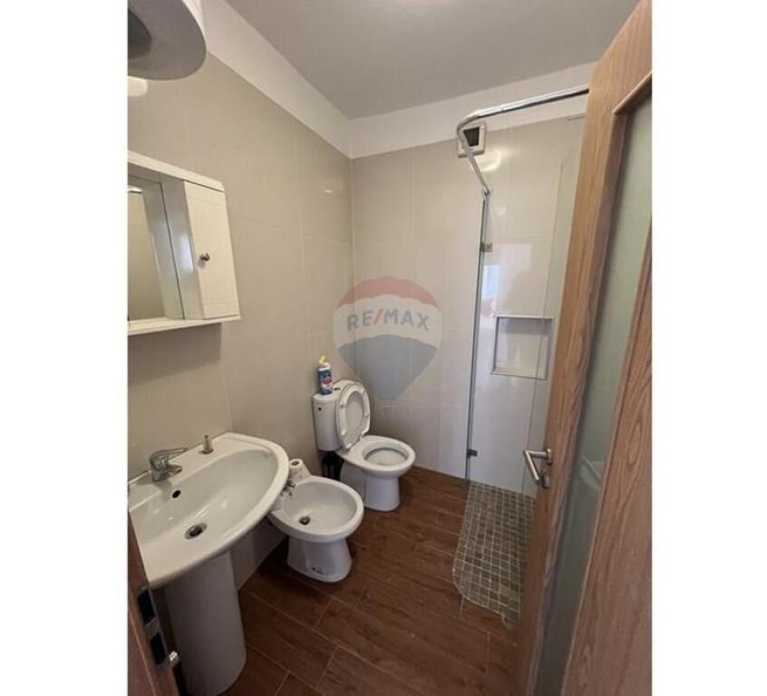 Jepet Apartament me Qira 2+1+2 te Brryli