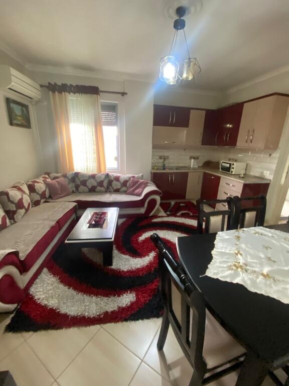 Jepet me qera 2+1 + parking mobiluar ashensor 450 eu