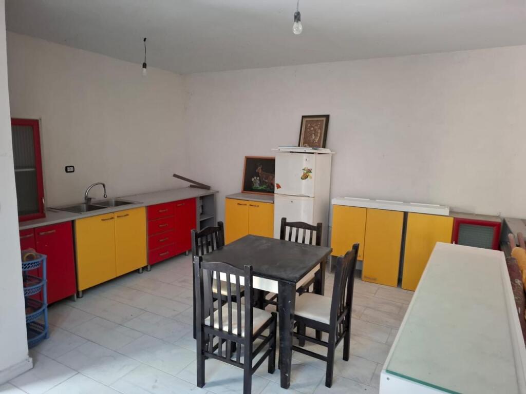 SHITET SHTEPI PRIVATE TEK ZONA E SPITALIT DURRES