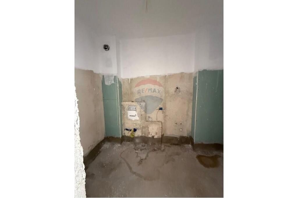 Shitet Apartament 2+1 Pazari i Ri