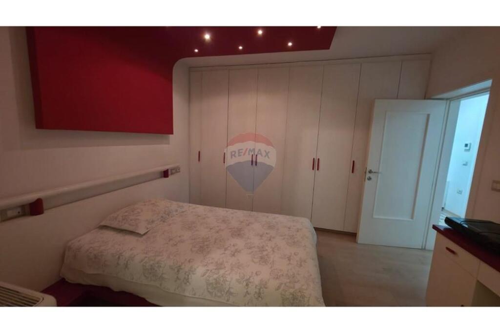 Apartament Luksoz 2+1+ballkon në Zemër të Bllokut