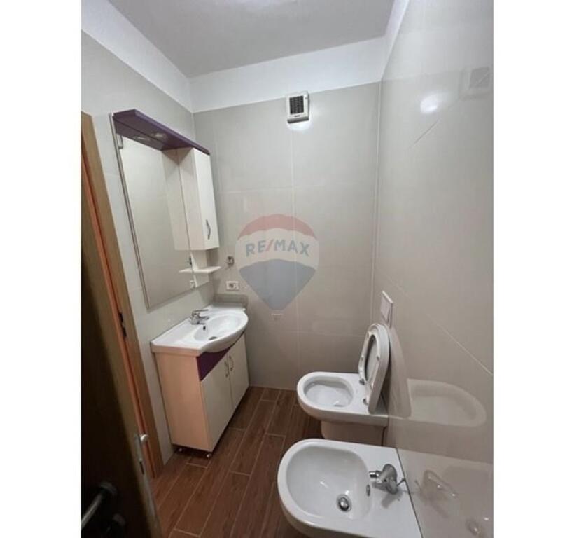 Jepet Apartament me Qira 2+1+2 te Brryli