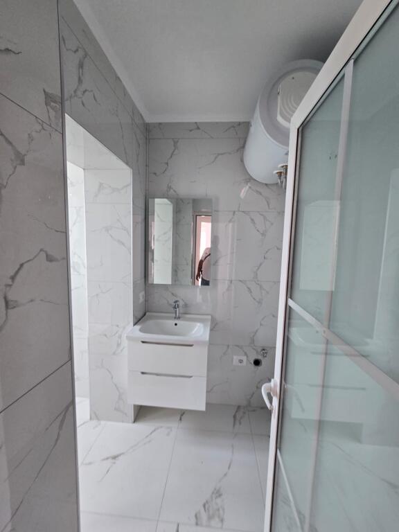 2+1,i investuar kat 5 pa ashensore,don bosko te artisti,128.000 euro