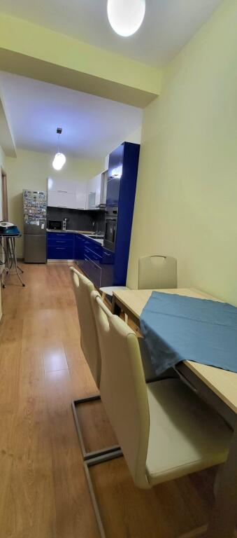 Apartament 2+1, Blloku i Ambasadave!
