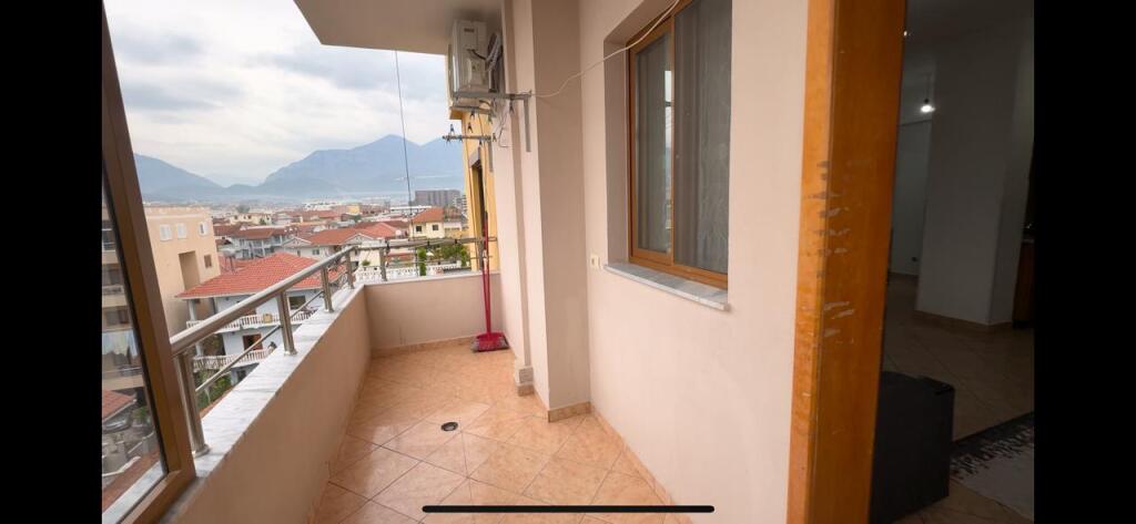 Apartament me Qera, Tirane