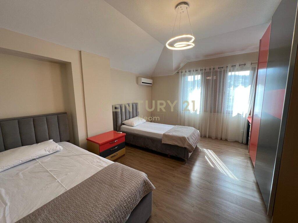 Jepet me qira kat vile 2+1+2 pranë Liqenit të Tiranës