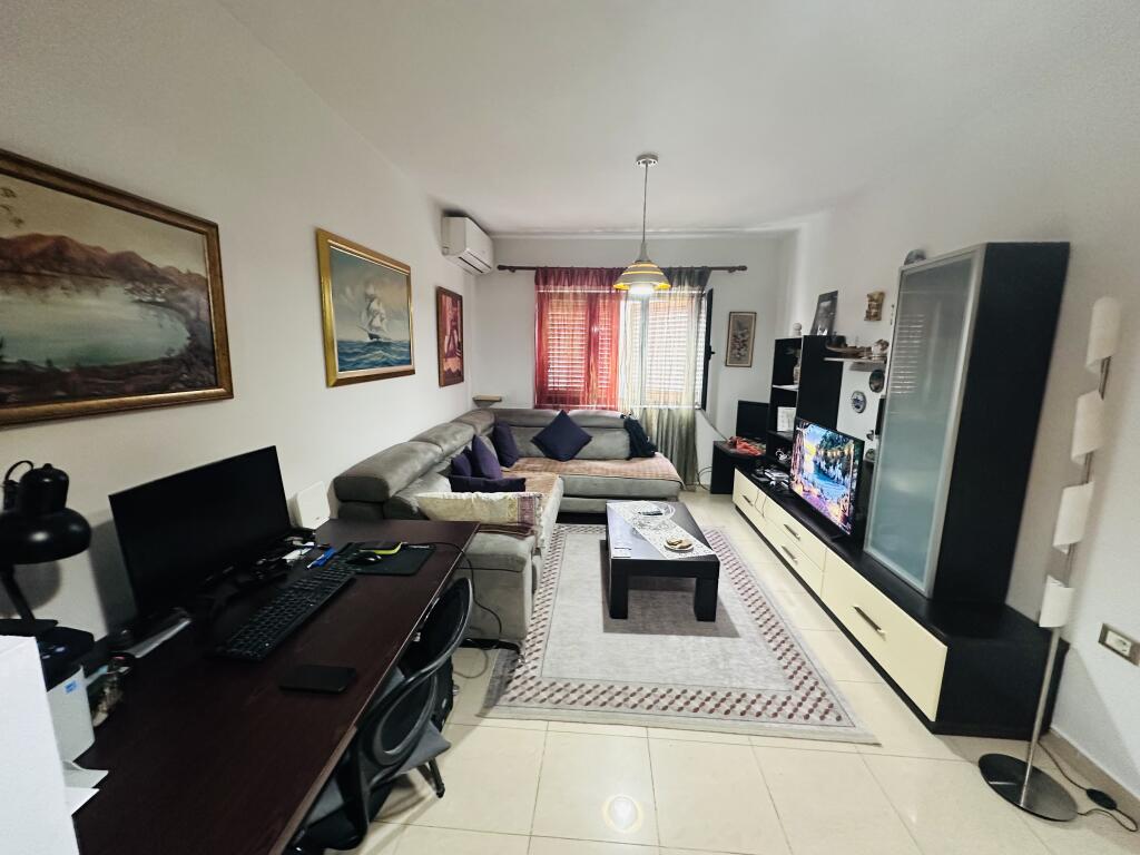 Jepet Me Qera Apartament 2+1+1 Ballkon