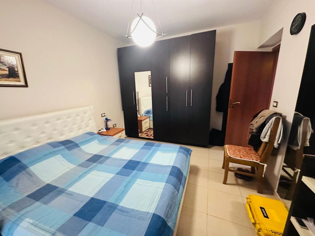 2+1,i mobiluar prane mozaikut 21 dhjetori,cmimi 600 mije leke