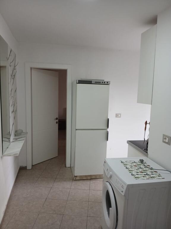 Apartament 2+1 me qera tek Rruga e Kosovarve