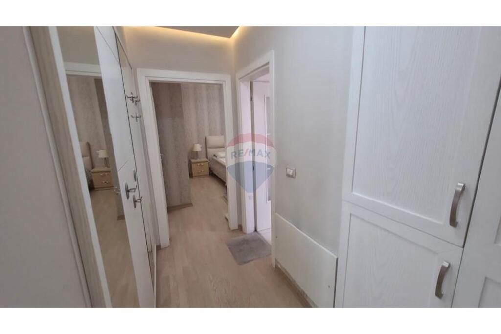 Apartament Luksoz 2+1+ballkon në Zemër të Bllokut