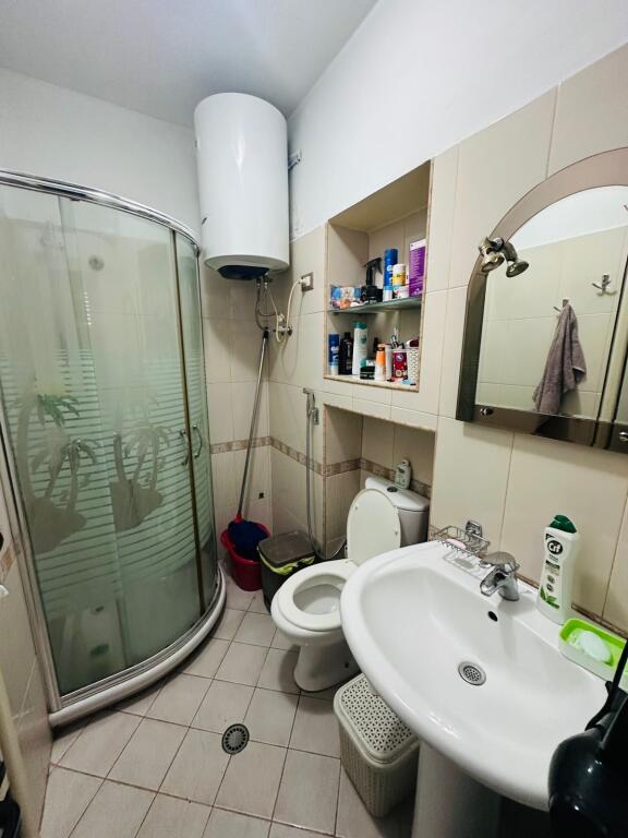 Jepet me qira 2+1+1 TEK 21 DHJETORI 60.000 leke