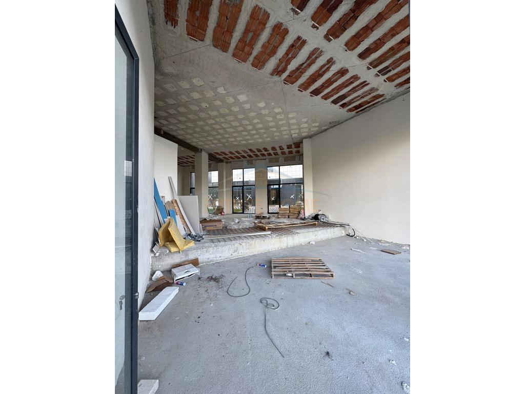 Qera, Ambient Biznesi, Liqeni i Thate, Tiranë.