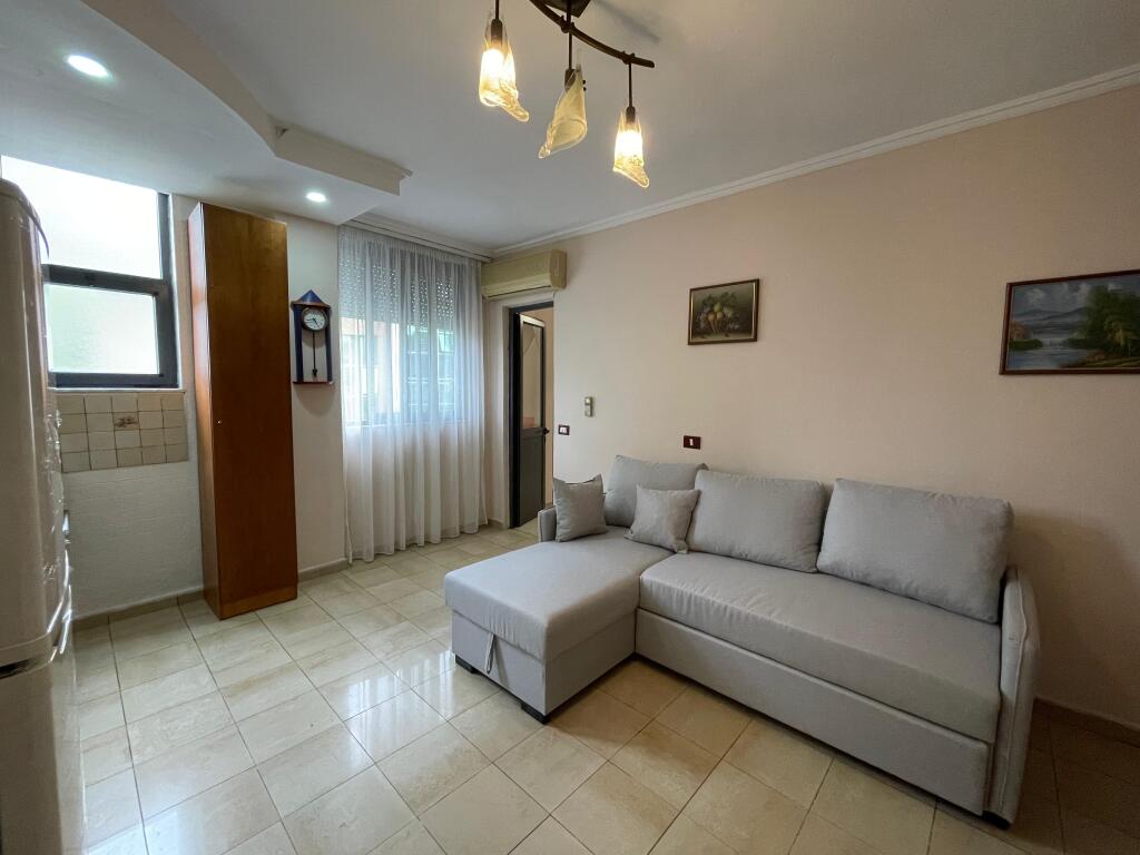Apartament 1+1, Shkolla e Baletit!