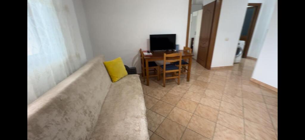 Apartament me Qera, Tirane