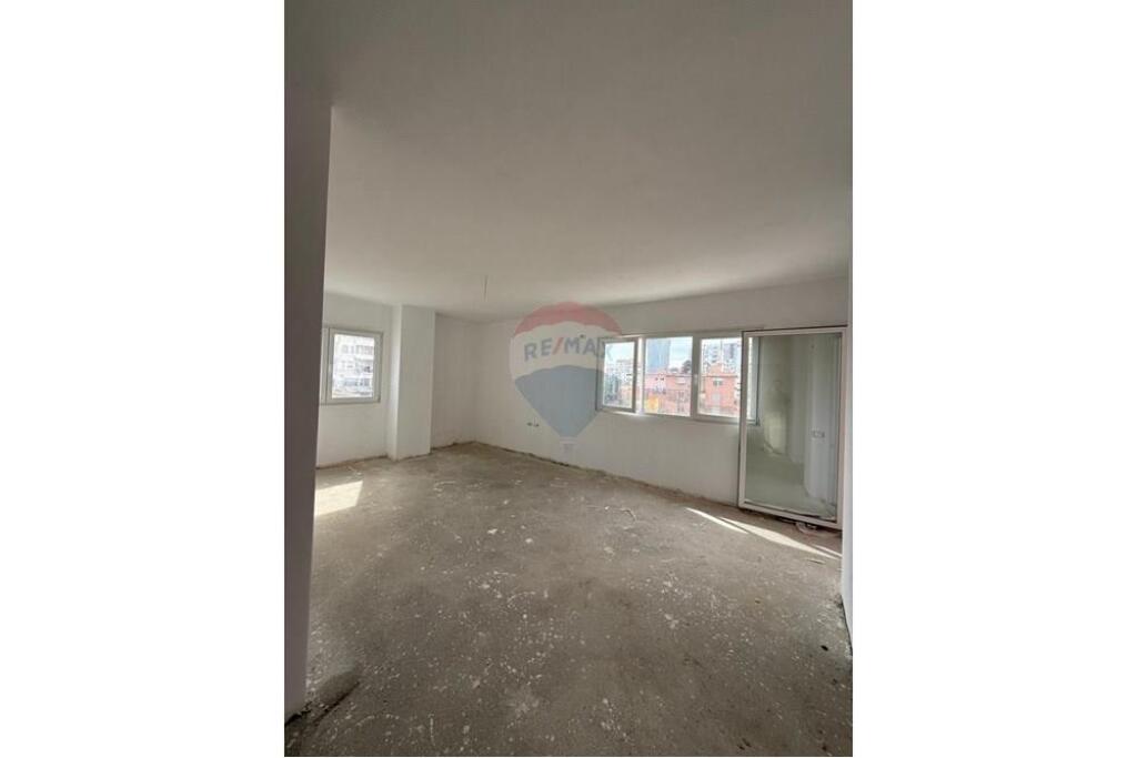 Shitet Apartament 2+1 Pazari i Ri