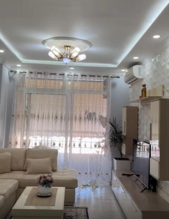 Apartament 2+1, Astir!