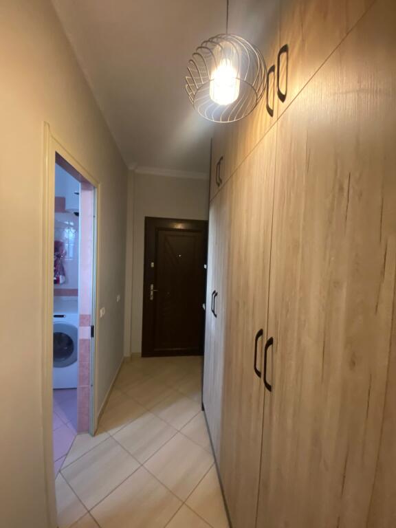 Jepet me qera 2+1 + parking mobiluar ashensor 450 eu