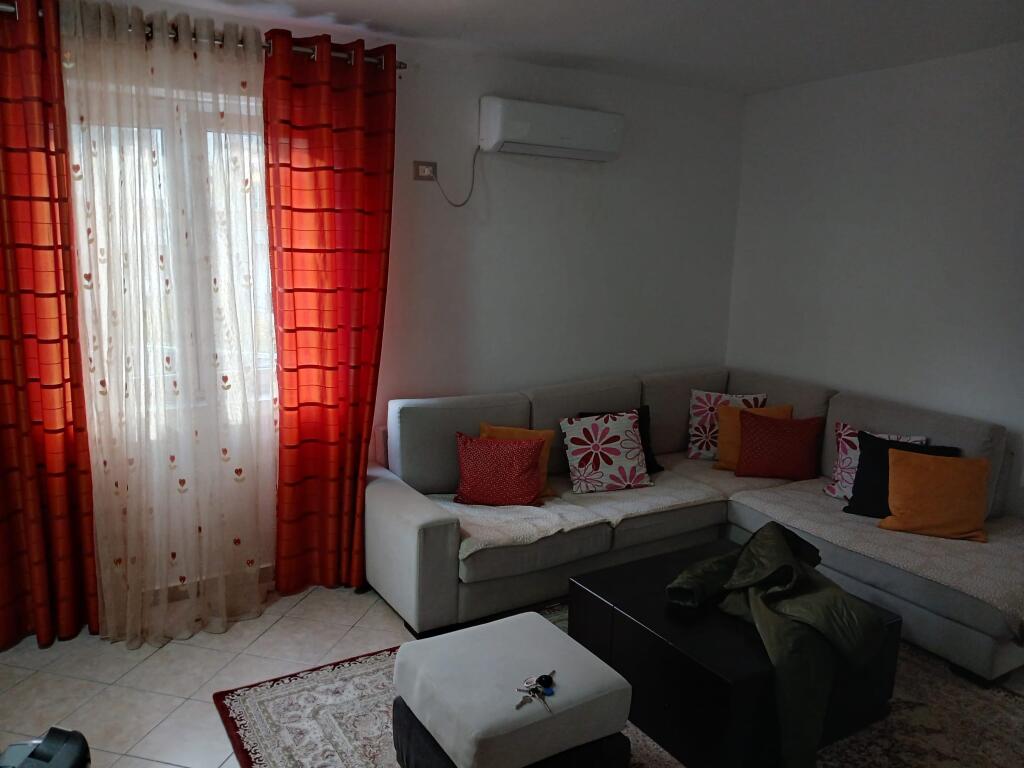 Apartament 2+1 me qera tek Rruga e Kosovarve