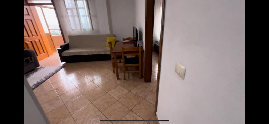 Apartament me Qera, Tirane