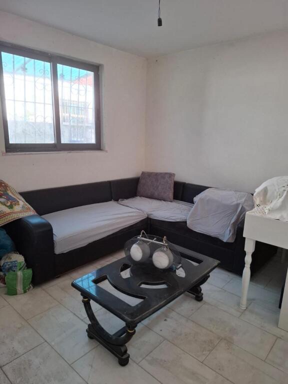 SHITET SHTEPI PRIVATE TEK ZONA E SPITALIT DURRES