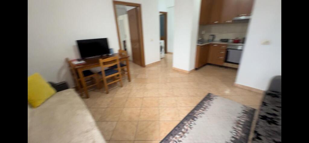 Apartament me Qera, Tirane