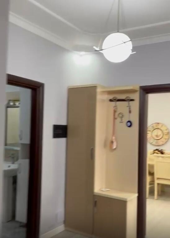 Apartament 2+1, Astir!