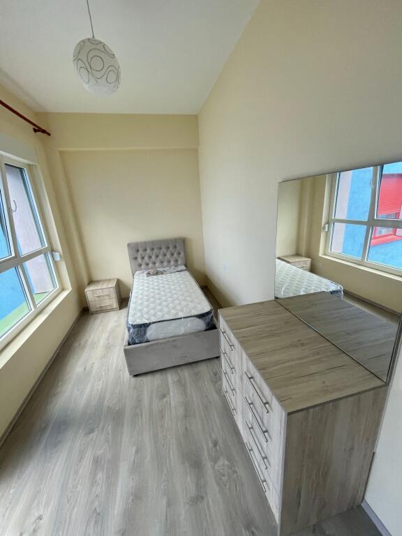 Jepet me qira 2+1 ne Mangalem,Ali Dem,50.000Leke