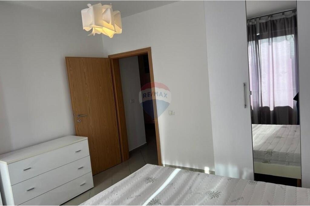 Jepet Apartament me Qira 2+1+2 te Brryli