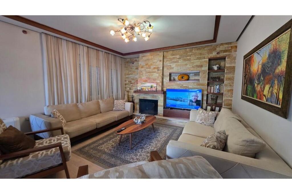 Apartament Luksoz 2+1+ballkon në Zemër të Bllokut