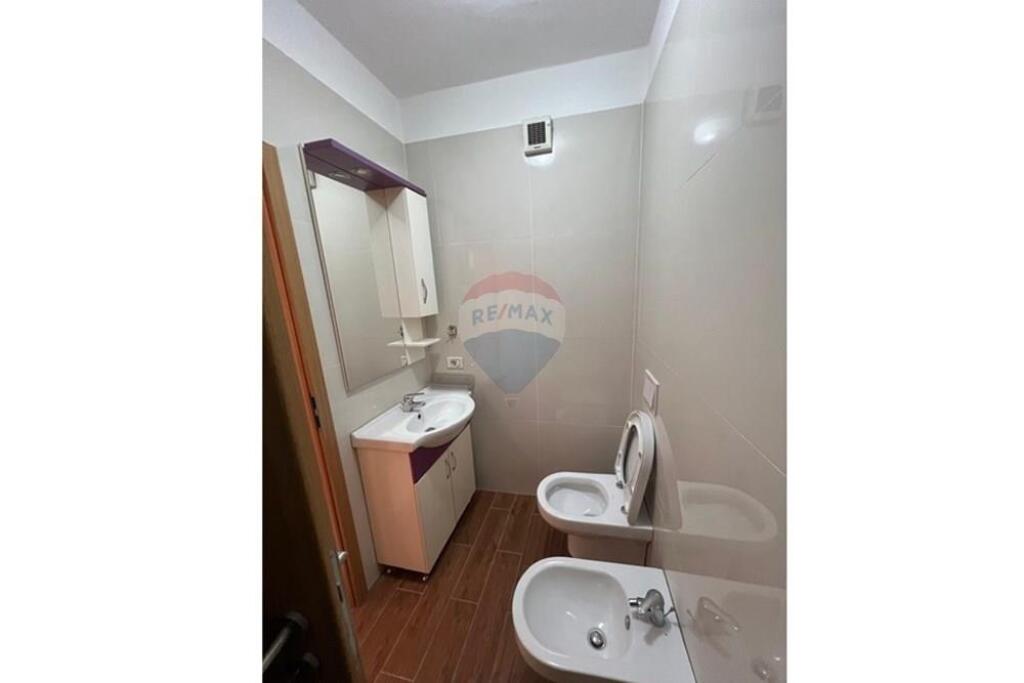 Jepet Apartament me Qira 2+1+2 te Brryli
