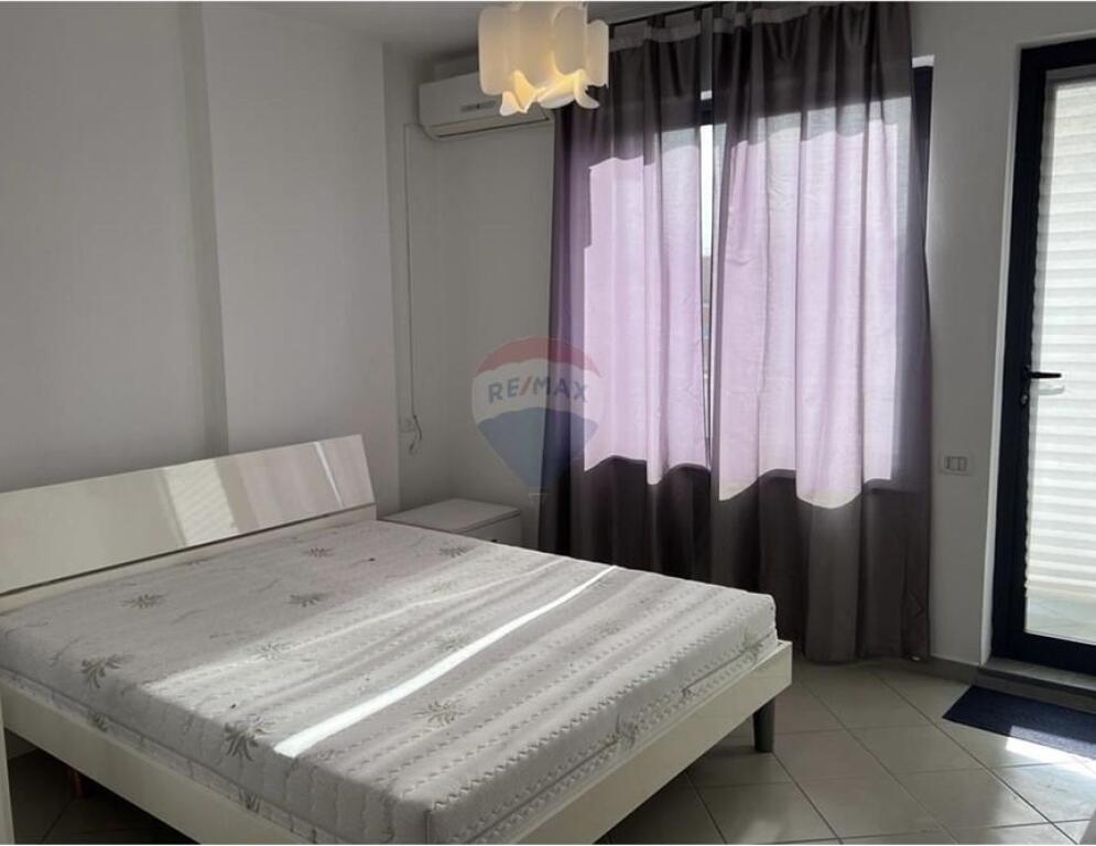 Jepet Apartament me Qira 2+1+2 te Brryli