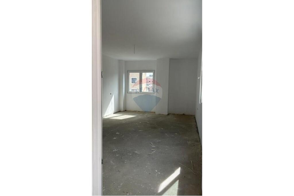 Shitet Apartament 2+1 Pazari i Ri