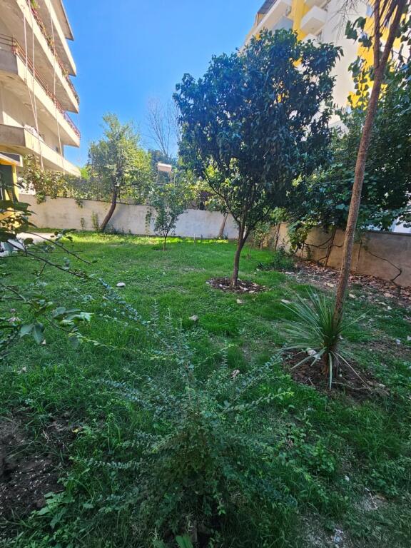 Affittasi Appartamento 1+1+1 con Balcone