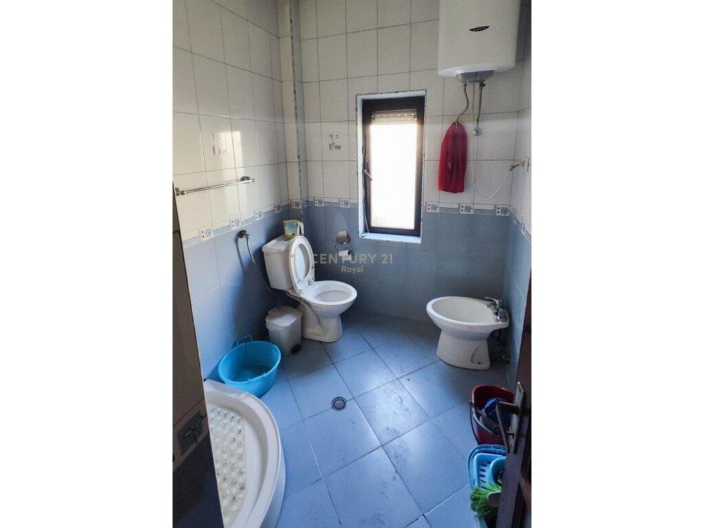 Apartament 4+1+2 per shitje prane rruges Myslym Shyri