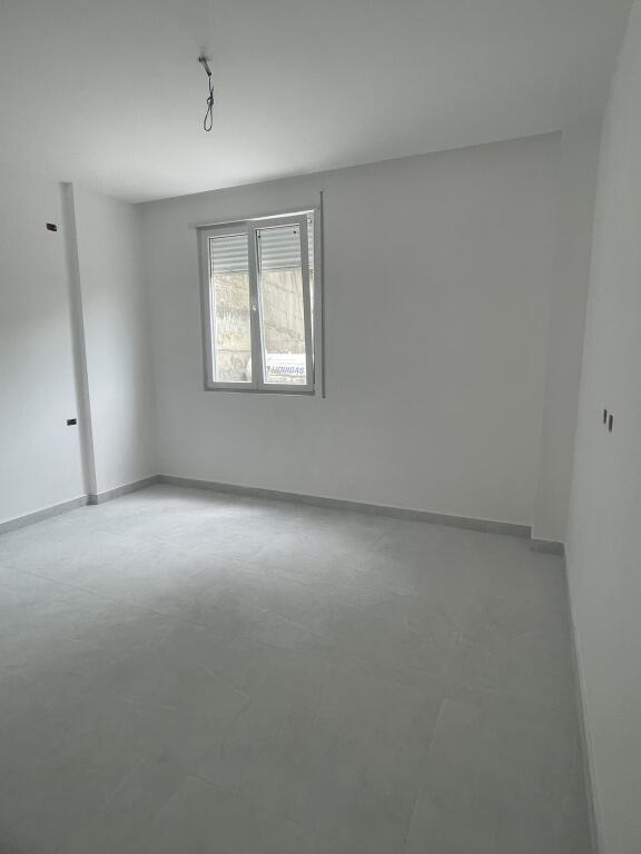 🏖️ Super Appartamento Appena Investito in Vendita a Shkëmbi i Kavajës! 🌅