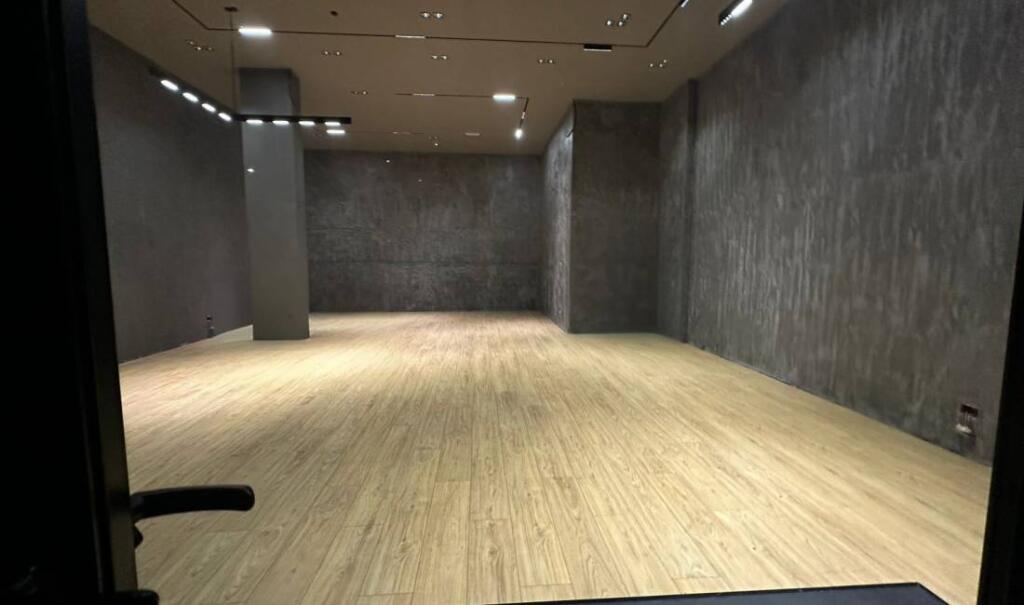 🏢 Ambient Biznesi me Qira – Mbikalimi i Kristalit, Tiranë