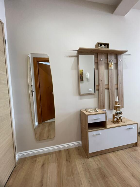 🏠 Jepet me qira apartament 1+1 – Përballë Delijorgjit