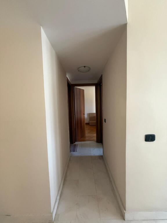 Jepet me qera apartament 2+1 tek Torre Drini!