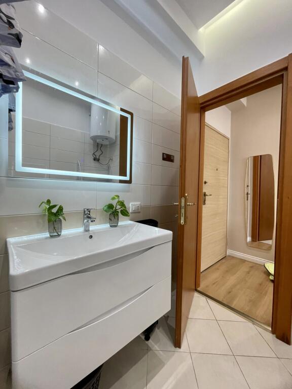 📣 QERA SUPER Apartament 1+1 📍 Perballe Kompleksit Delijorgji 🛣️ Rruga e "Kavajes" ✨